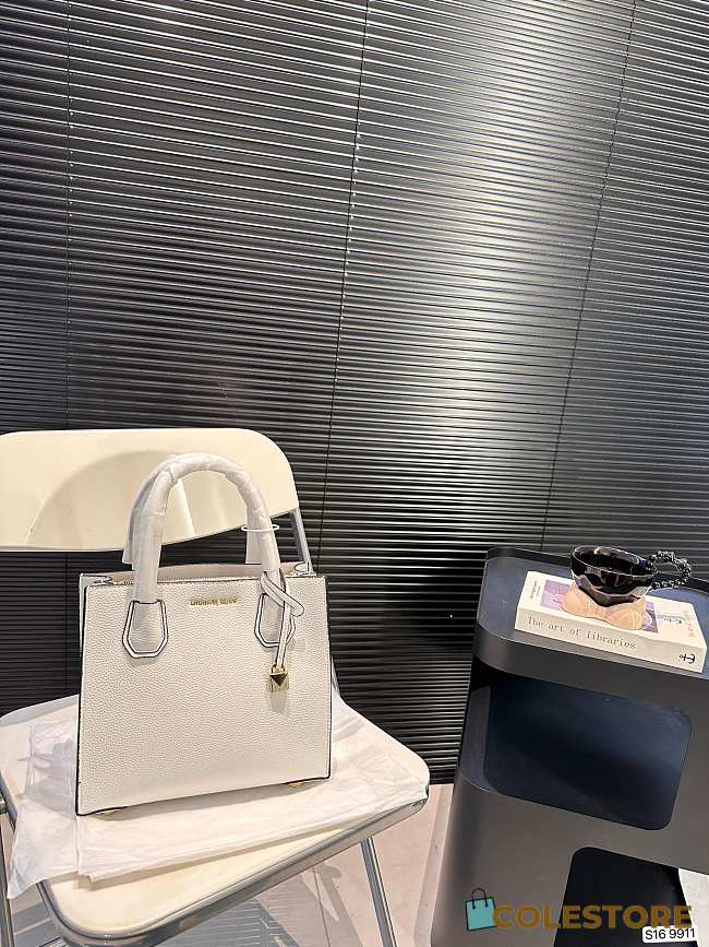 Colestore Michael Kors Mercer Medium Bag White 26 x 22 cm - 1