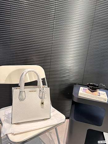 Colestore Michael Kors Mercer Medium Bag White 26 x 22 cm