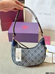 Colestore Tory Burch T Monogram Crescent Bag Blue 25 x 13 cm - 1