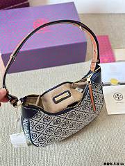 Colestore Tory Burch T Monogram Crescent Bag Blue 25 x 13 cm - 5