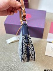 Colestore Tory Burch T Monogram Crescent Bag Blue 25 x 13 cm - 4