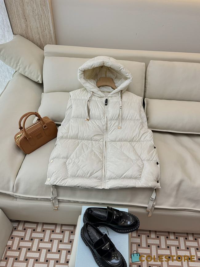 Colestore Max Mara Sleeveless Puffer Vest White 02 - 1