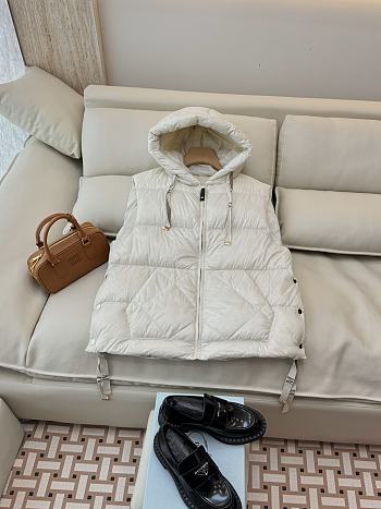 Colestore Max Mara Sleeveless Puffer Vest White 02