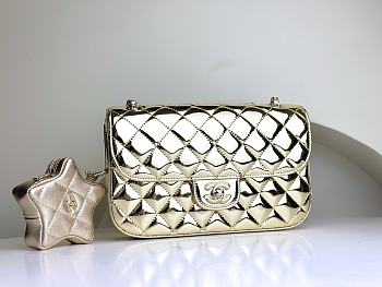 Colestore Chanel 19 Flap Bag Gold 15.5 cm