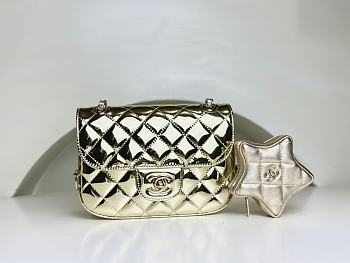 Colestore Chanel 19 Flap Bag Gold 15 x 4 cm