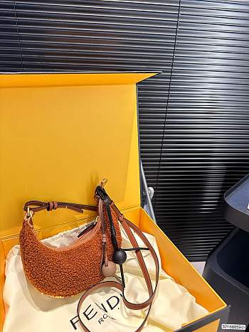 Colestore Fendi Fur Haft Moon Mini Bag Brown 20 x 10 cm