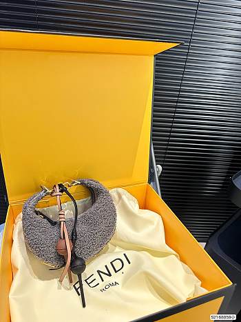 Colestore Fendi Fur Haft Moon Mini Bag Grey 20 x 10 cm
