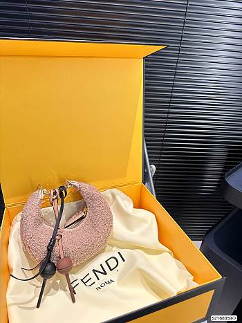 Colestore Fendi Fur Haft Moon Mini Bag Pink 20 x 10 cm
