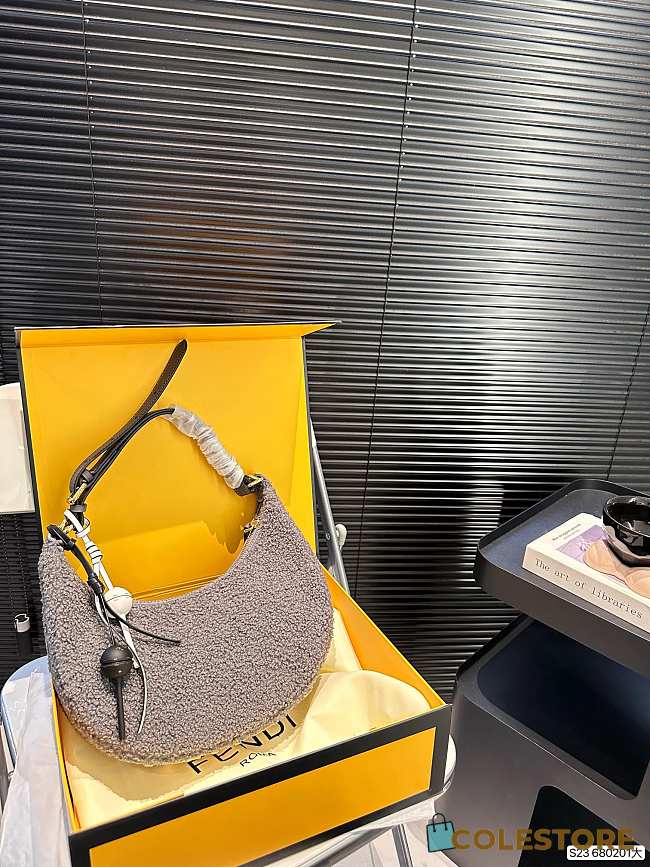 Colestore Fendi Fur Haft Moon Bag Grey 29 x 17 cm - 1