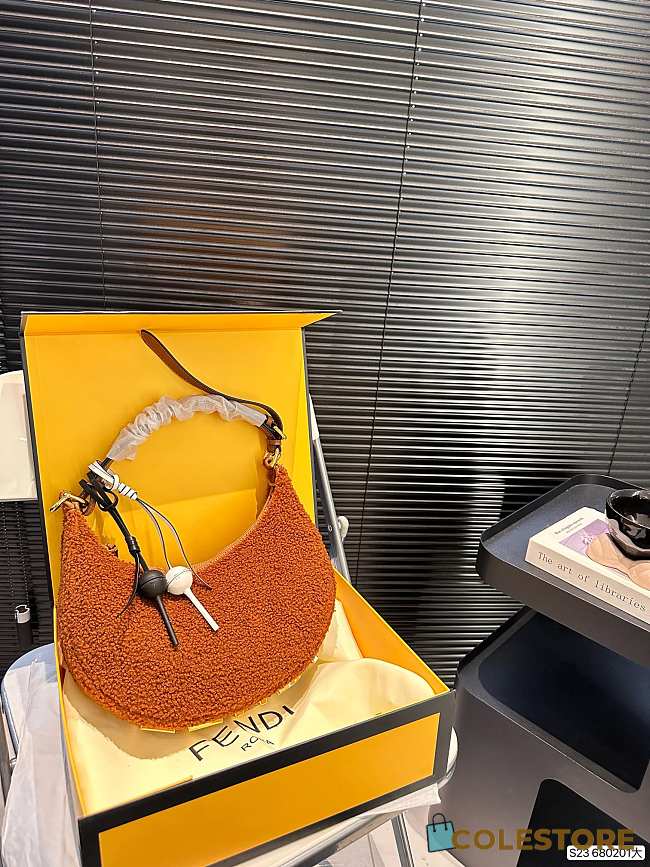 Colestore Fendi Fur Haft Moon Bag Brown 29 x 17 cm - 1