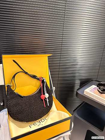 Colestore Fendi Fur Haft Moon Bag Black 29 x 17 cm