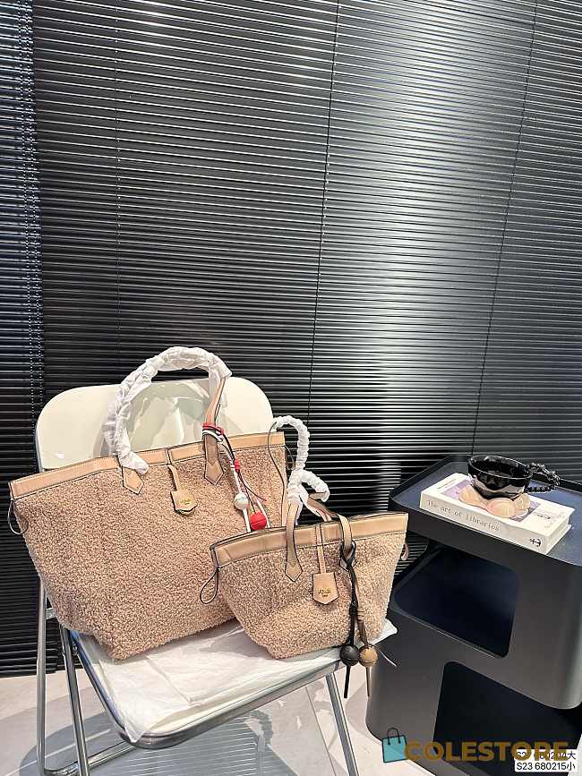 Colestore Fendi Fur Tote Bag Beige 29 x 31 cm - 1