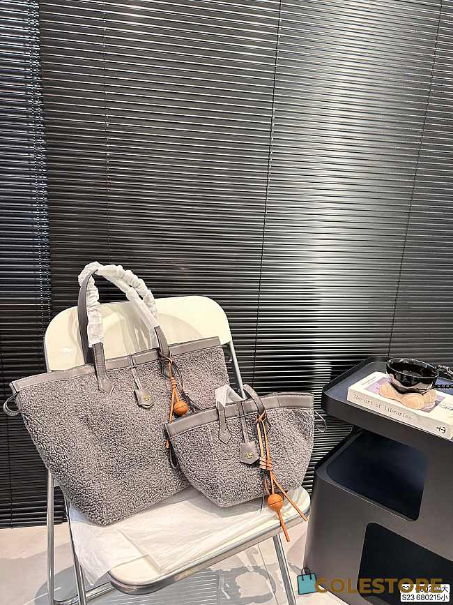Colestore Fendi Fur Tote Bag Grey 29 x 31 cm - 1