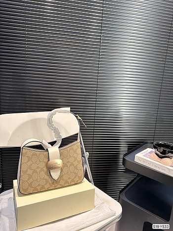 Colestore Coach Outlet Eliza Shoulder Bag C Logo Beige 25 x 14 cm