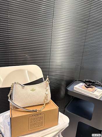 Colestore Coach Teri Shoulder Bag In White 24 x 13 cm