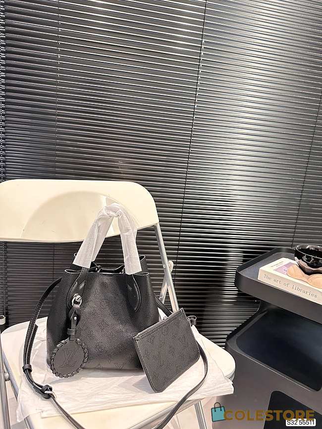Colestore Louis Vuitton LV Blossom PM Mahina Black 21 x 20 cm - 1