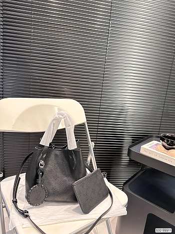 Colestore Louis Vuitton LV Blossom PM Mahina Black 21 x 20 cm