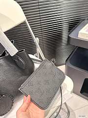 Colestore Louis Vuitton LV Blossom PM Mahina Black 21 x 20 cm - 5