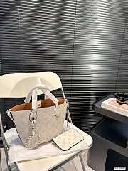 Colestore Louis Vuitton LV Blossom PM Mahina Grey 21 x 20 cm - 1