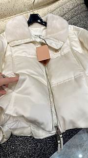Colestore Miu Miu White Coat Feather With Fur Collar For Winter - 3