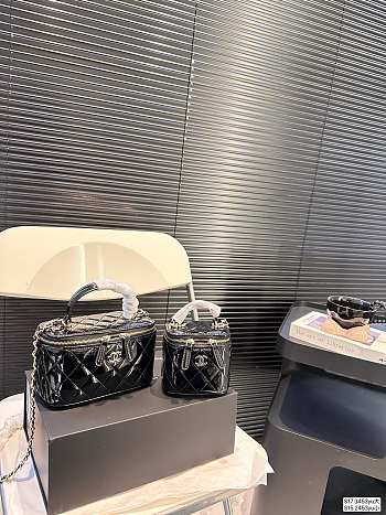 Colestore Chanel Bucket Shiny Black 17 x 11 cm