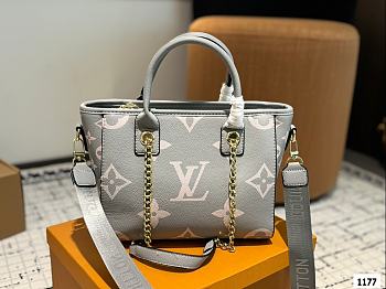 Colestore Louis Vuitton Onthego OM Monogram Empreinte Baby Blue 26 cm