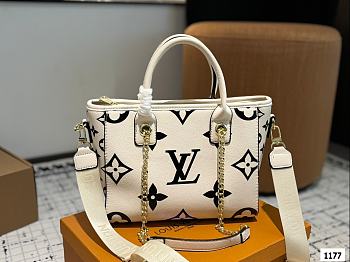 Colestore Louis Vuitton Onthego OM Monogram Empreinte White 26 cm