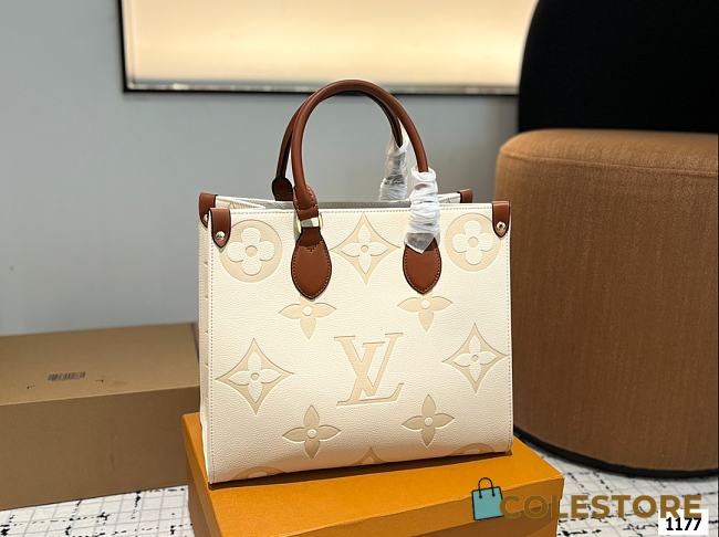 Colestore Louis Vuitton Onthego PM Monogram/Monogram Reverse White 35 cm - 1
