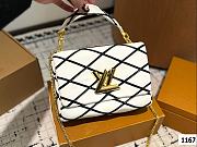 Colestore Louis Vuitton Twist White 22 x 13 cm - 1