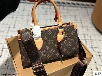 Colestore Louis Vuitton OnTheGo East West Brown 25 x 13 cm