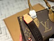 Colestore Louis Vuitton OnTheGo East West Brown 25 x 13 cm - 5