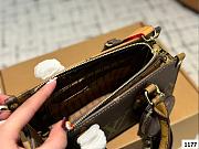 Colestore Louis Vuitton OnTheGo East West Brown 25 x 13 cm - 6