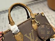 Colestore Louis Vuitton OnTheGo East West Brown 25 x 13 cm - 2