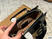 Colestore Louis Vuitton OnTheGo East West Black 25 x 13 cm - 5