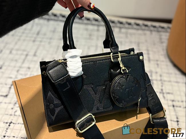 Colestore Louis Vuitton OnTheGo East West Black 25 x 13 cm - 1