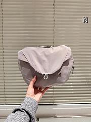 Colestore Lululemon Curved Crossbody Bag Grey 28 x 21 cm - 1