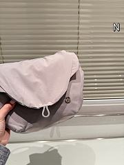 Colestore Lululemon Curved Crossbody Bag Grey 28 x 21 cm - 3