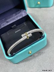 Colestore Tiffany T Wire Bracelet in Silver  - 5