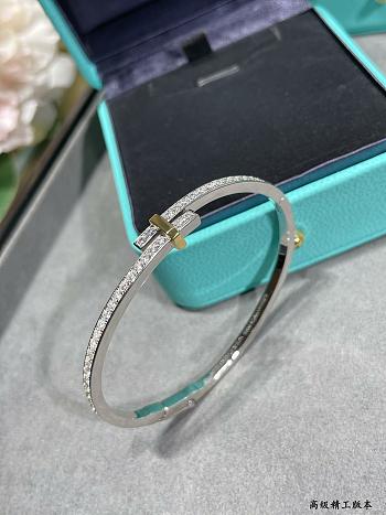 Colestore Tiffany T Wire Bracelet in Silver 