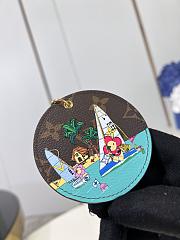 Colestore Louis Vuitton Illustré Vivienne Sail Bag Charm  - 2