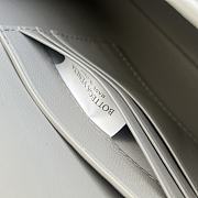 Colestore Bottega Veneta Women Long Clutch Andiamo With Handle Light Grey 31x13x3 cm - 5