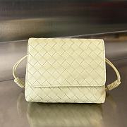 Colestore Bottega Veneta Crossbody Bag Baby Yellow 19x15x6 cm - 1