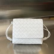 Colestore Bottega Veneta Crossbody Bag Baby White 19x15x6 cm - 1