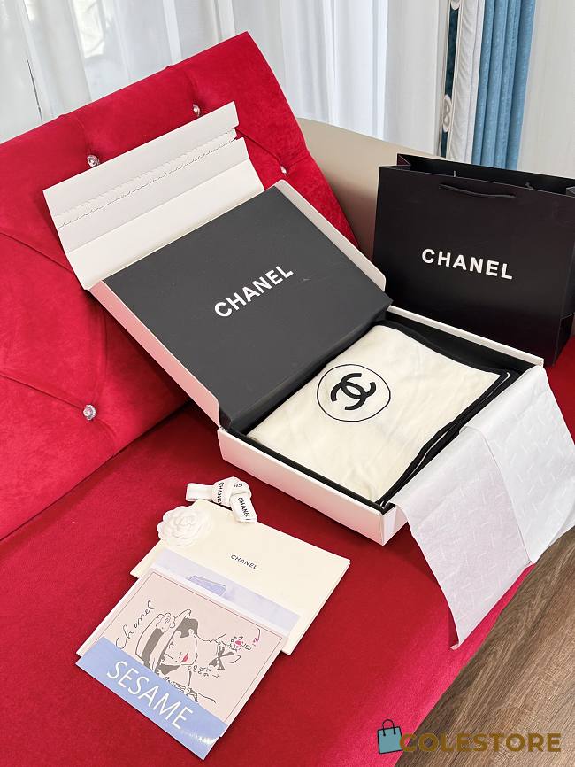 Colestore Chanel Scarf White 100 x 200 cm - 1