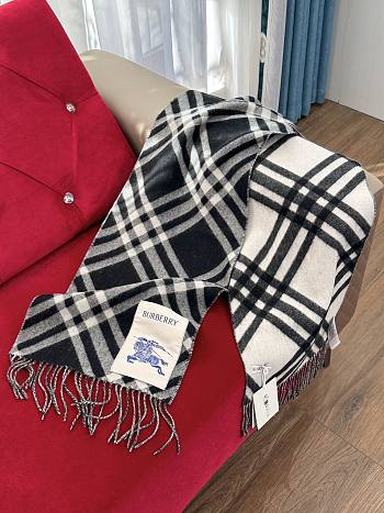 Colestore Burrbery Scarf White Black 168 x 30 cm