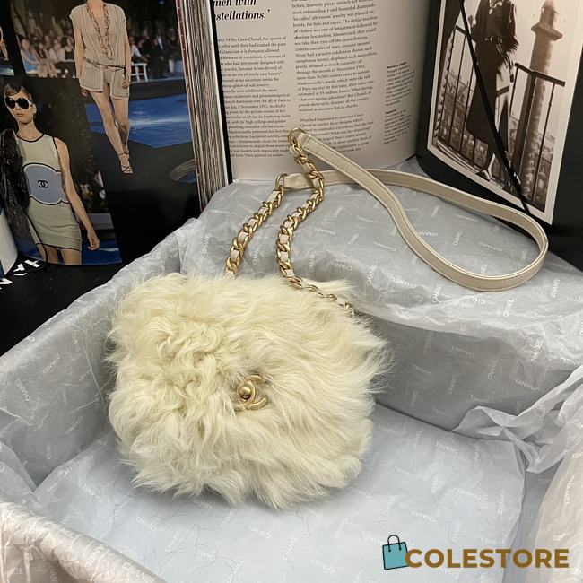 Colestore Chanel Should Bag Fur White 15*11*4.5cm - 1