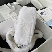 Colestore Chanel Flap Bag Fur White 23*16*12*cm - 4