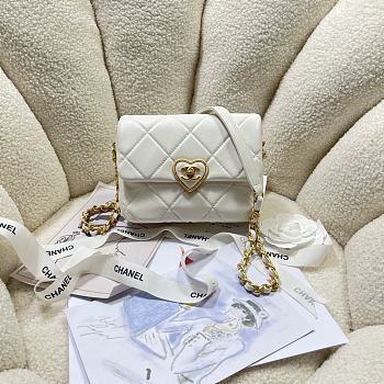 Colestore Chanel Heart White 18X13.5X5.5cm