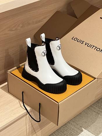 Colestore Louis Vuitton LV Logo Boots Leather White 