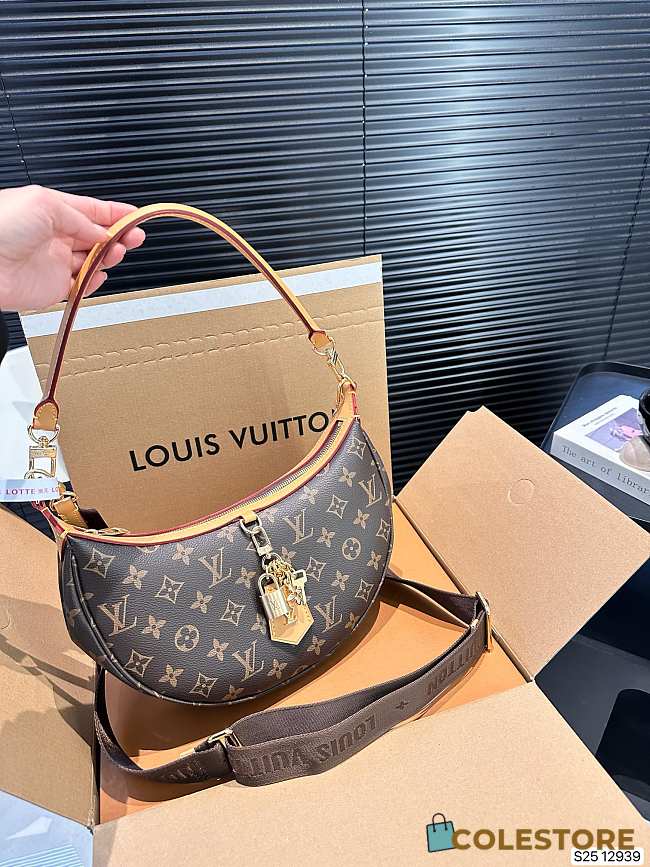 Colestore Louis Vuitton Loop Monogram 28 x 15 cm - 1